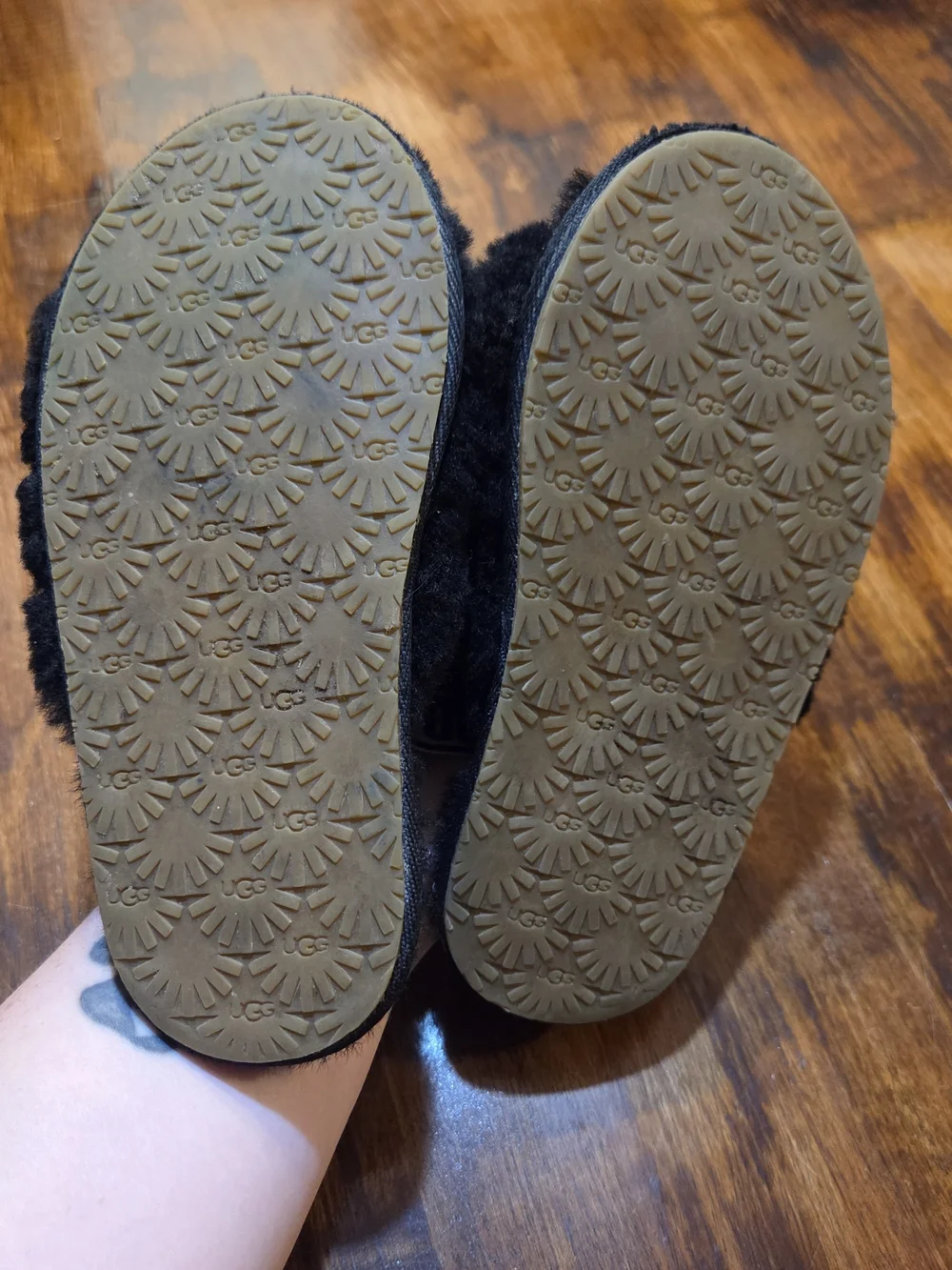 Ugg black toddler fluffy open toe sling back slippers size 11 Preppy Designer